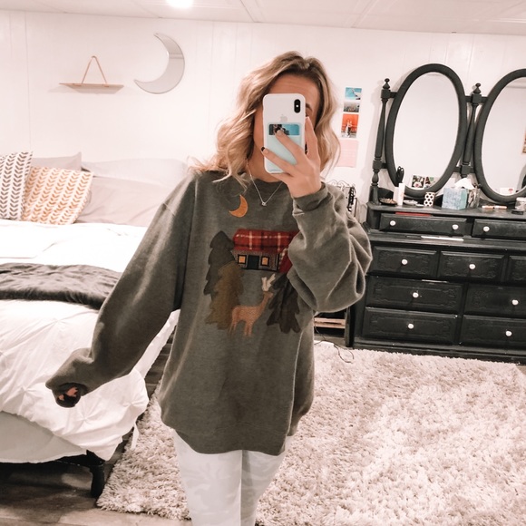 Vintage Cozy Crewneck!! - Picture 7 of 8